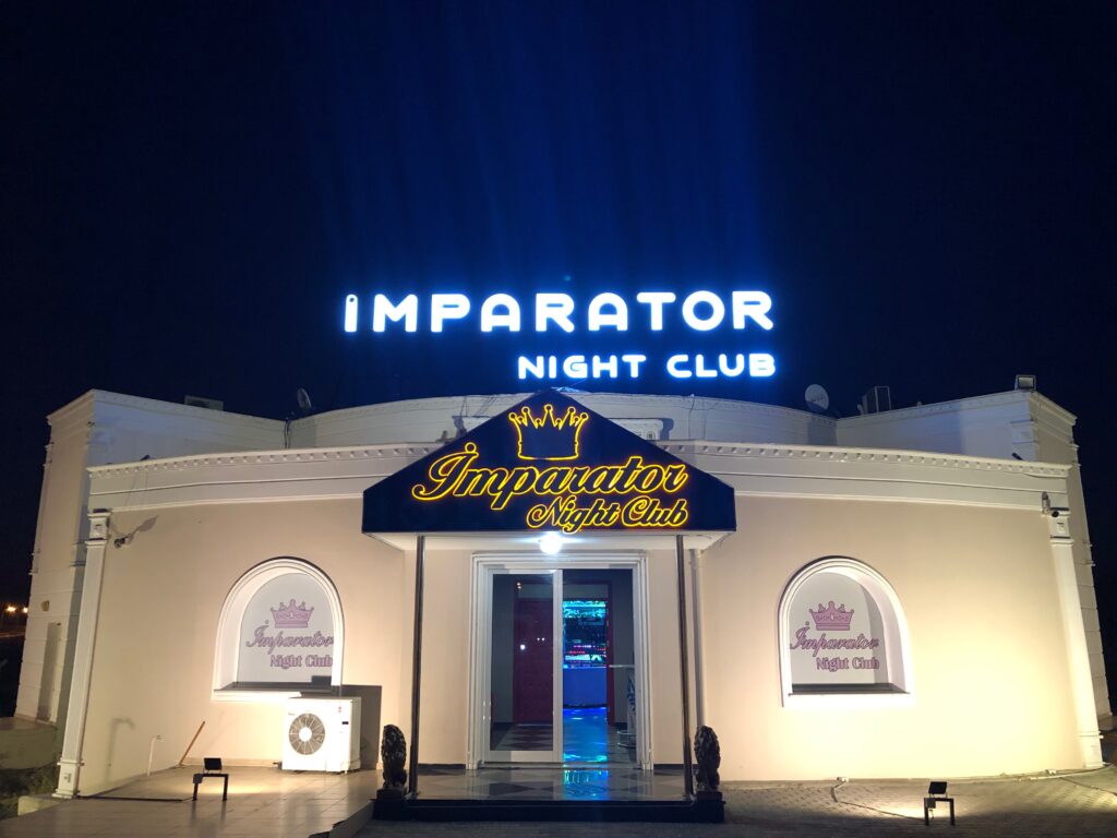 İmparator Night Club: Kıbrıs'ın Eğlence Cenneti